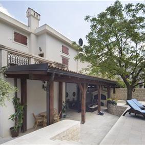 5 bedroom bayside villa with pool near Kotor, sleeps 12